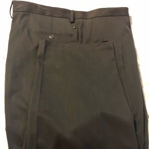 Haggar men’s dress pants have not been worn black. 40x30